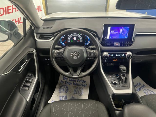Used 2024 Toyota RAV4 XLE AWD/4WD image 30