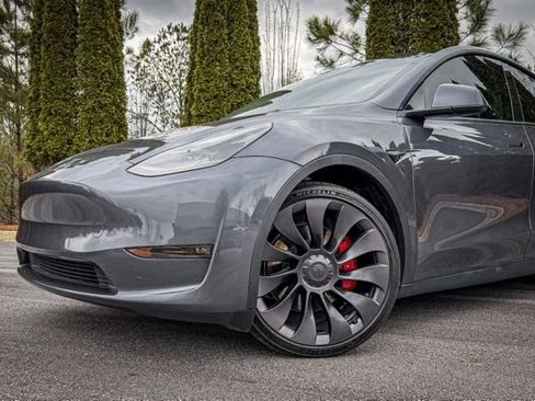 Used 2023 Tesla Model Y Performance image 3