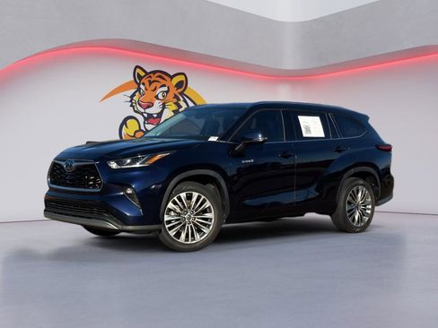 Used 2021 Toyota Highlander Platinum image 1