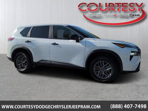 Used 2024 Nissan Rogue S AWD/4WD image 1