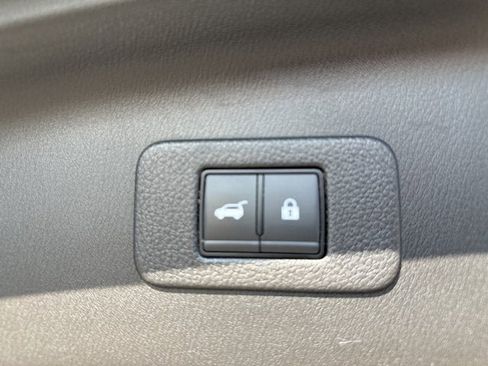 Used 2024 Nissan Armada SL image 10