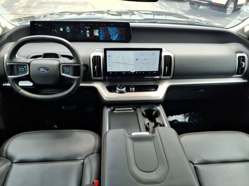 Certified 2025 Ford Expedition Active AWD/4WD image 15