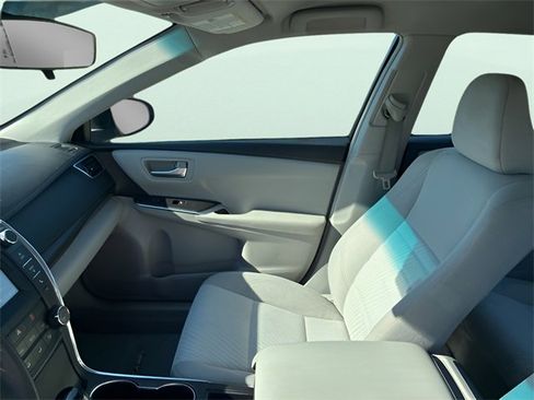 Used 2017 Toyota Camry LE image 16