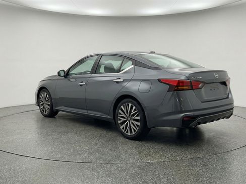 Used 2025 Nissan Altima 2.5 SV FWD image 6