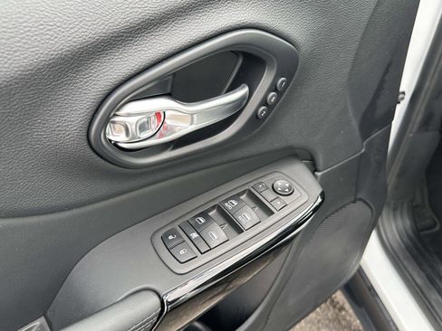 Used 2023 Jeep Cherokee Altitude Lux w/ Lux Elite Package image 17