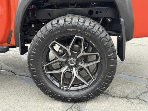 Used 2025 Nissan Frontier PRO-4X w/ Pro Convenience Package image 10