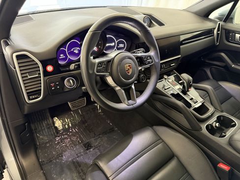 Certified 2023 Porsche Cayenne S image 4