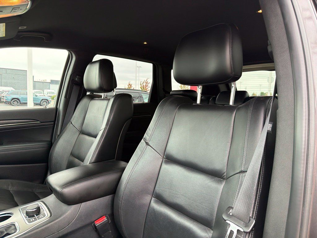 Used 2018 Jeep Grand Cherokee Limited AWD/4WD image 13