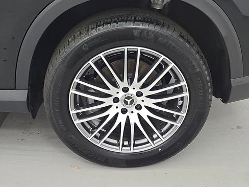 Used 2025 Mercedes-Benz GLC 300 4MATIC image 33