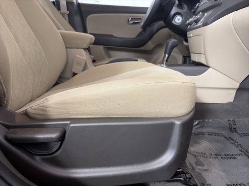 Used 2010 Hyundai Elantra GLS FWD image 28