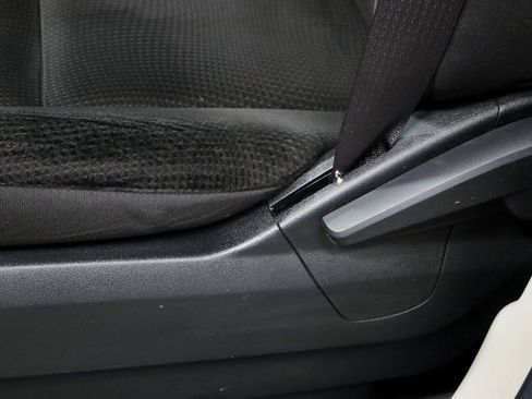 Used 2018 Dodge Grand Caravan SE w/ UConnect Hands-Free Group image 20