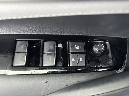 Used 2024 Toyota Corolla SE w/ SE Package image 17