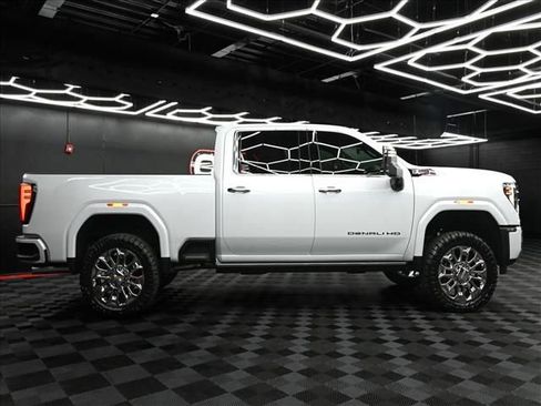 New 2026 GMC Sierra 2500 Denali w/ Denali Reserve Package AWD/4WD image 4
