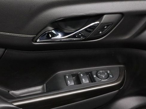 Used 2023 GMC Acadia SLT w/ LPO, Floor Liner Package image 25