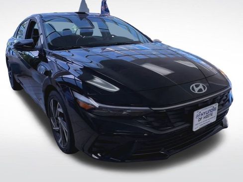 New 2026 Hyundai Elantra Limited FWD image 6
