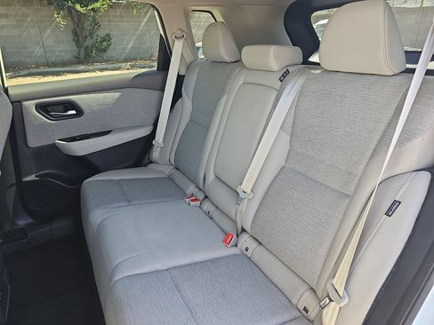 Used 2023 Nissan Rogue SV FWD image 13