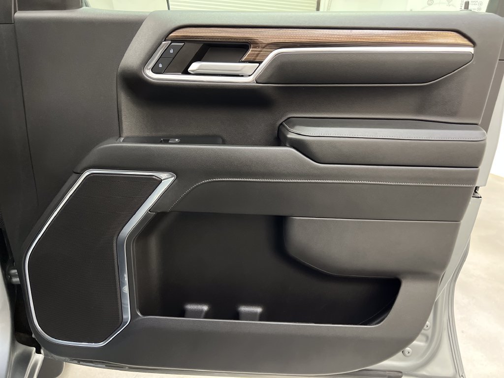 Used 2024 Chevrolet Silverado 1500 RST AWD/4WD image 30