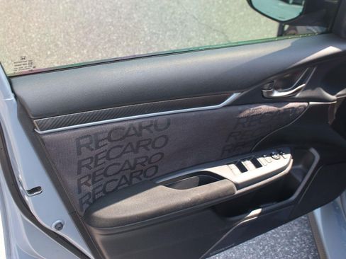 Used 2019 Honda Civic Type R image 16