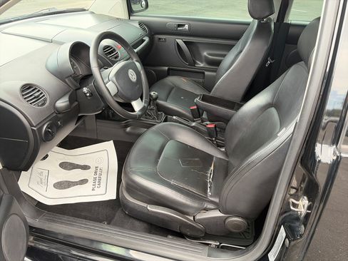 Used 2010 Volkswagen Beetle Coupe FWD image 12