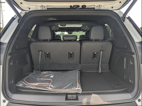 New 2026 GMC Acadia AT4 w/ Luxury Package AWD/4WD image 16