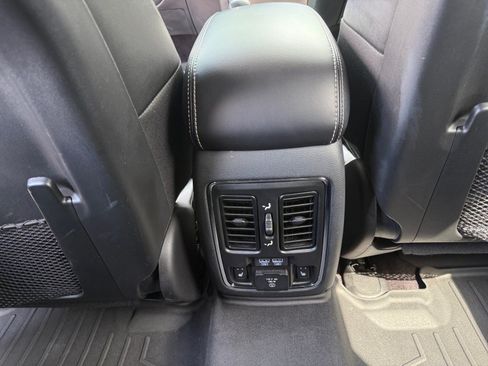 Used 2017 Jeep Grand Cherokee Limited w/ Luxury Group II AWD/4WD image 30