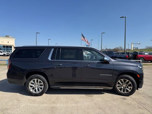 Used 2023 Chevrolet Suburban Premier image 18