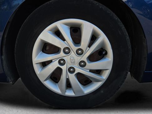 Used 2019 Hyundai Elantra SE image 30