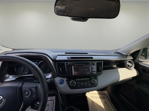 Used 2018 Toyota RAV4 LE Plus image 25