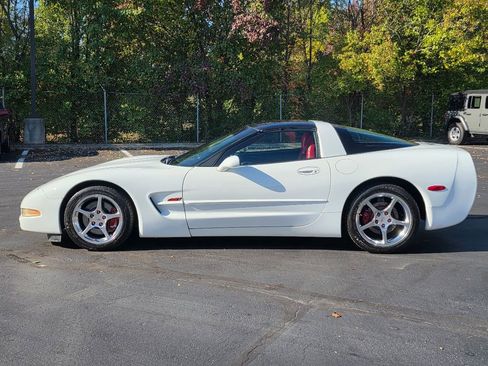 Used 2004 Chevrolet Corvette Coupe w/ Preferred Equipment Group image 4