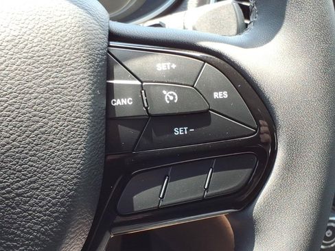 Used 2021 Jeep Cherokee Latitude Plus AWD/4WD image 17