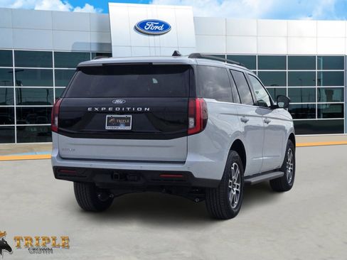 New 2026 Ford Expedition Active image 5