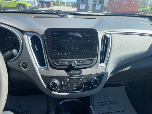 Used 2022 Chevrolet Malibu LT FWD image 12