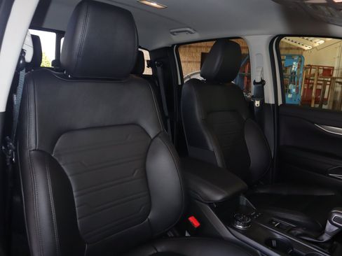 Used 2025 Ford Ranger Lariat w/ FX4 Off-Road Package image 42