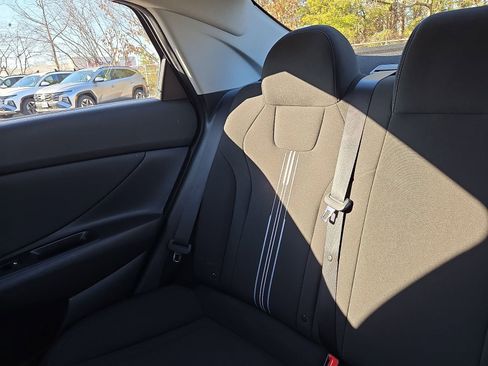Certified 2023 Hyundai Elantra SEL w/ Convenience Package image 12