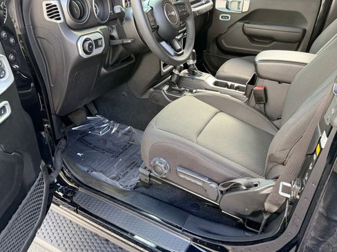 Used 2023 Jeep Wrangler Sport S image 17