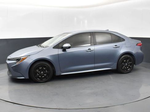 Used 2021 Toyota Corolla LE image 4