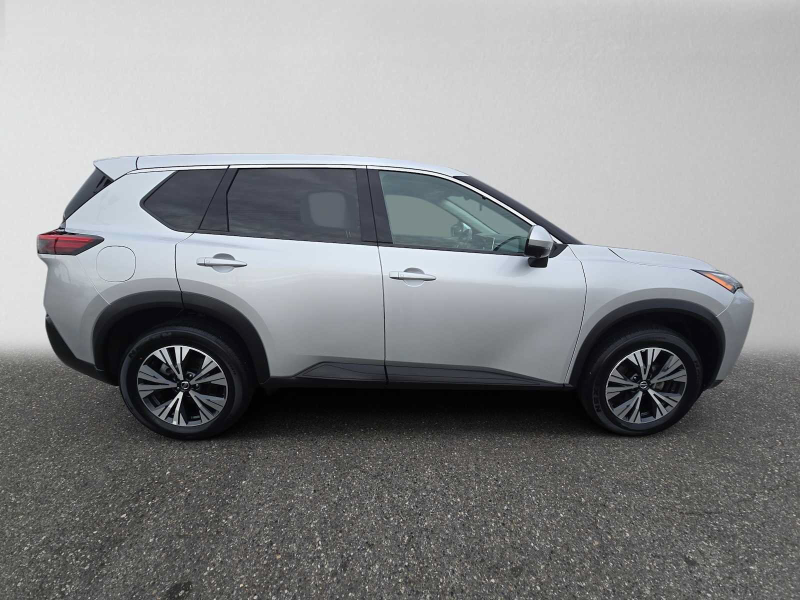 Used 2021 Nissan Rogue SV AWD/4WD image 2
