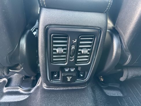 Used 2014 Jeep Grand Cherokee Overland w/ Advanced Technology Group AWD/4WD image 15