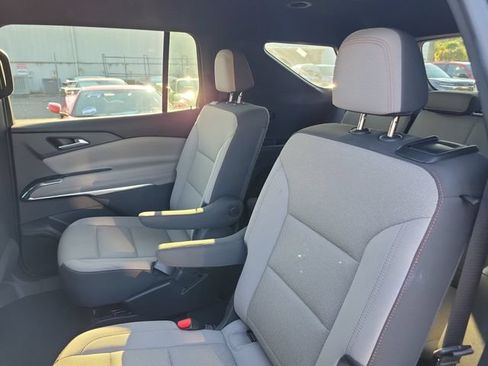 Certified 2025 Chevrolet Traverse LT FWD image 16