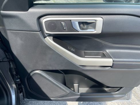 Used 2022 Ford Explorer XLT w/ Equipment Group 202A RWD image 19