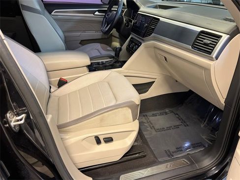 Used 2022 Volkswagen Atlas SEL Premium image 11