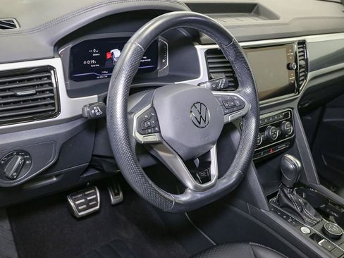 Certified 2022 Volkswagen Atlas Cross Sport SEL R-Line AWD/4WD image 30