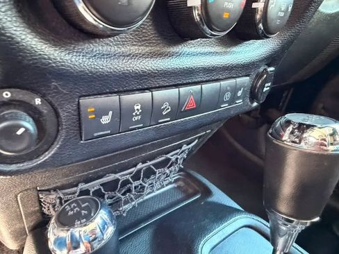 Used 2014 Jeep Wrangler Unlimited Sahara w/ Dual Top Group AWD/4WD image 13