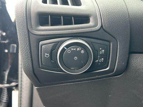 Used 2017 Ford Focus SE FWD image 15