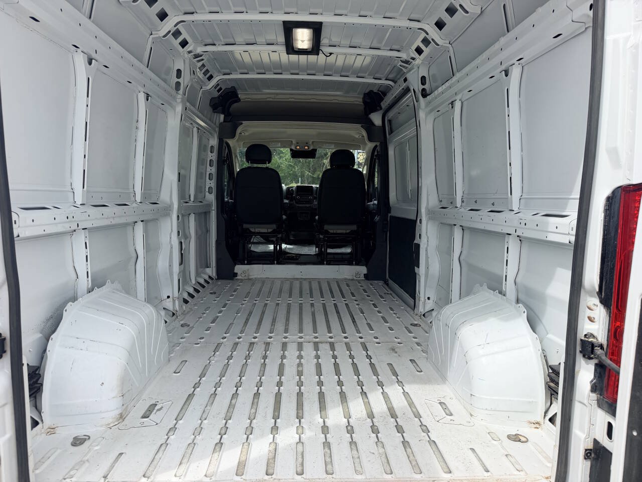Used 2025 RAM ProMaster 2500 w/ Convenience Group FWD image 4
