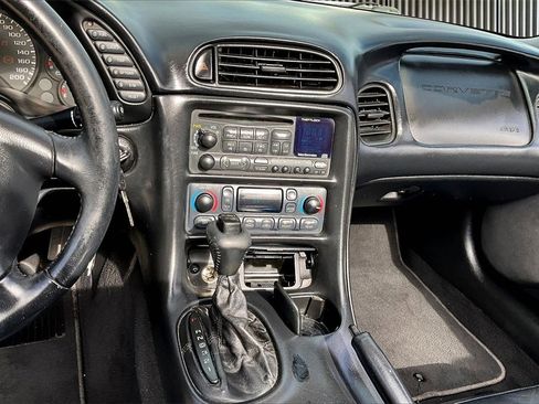 Used 2002 Chevrolet Corvette Convertible w/ Preferred Equipment Group2 image 6