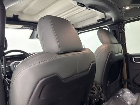 New 2026 Jeep Gladiator Mojave image 18