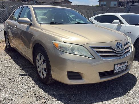 Used 2011 Toyota Camry LE FWD image 1
