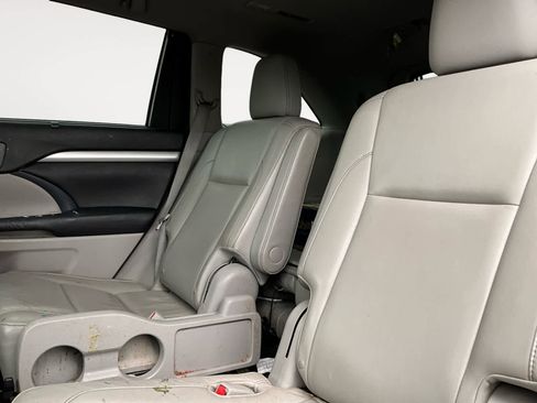 Used 2016 Toyota Highlander XLE w/ Protection Package #3 AWD/4WD image 17
