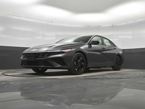 New 2026 Hyundai Elantra Sport FWD image 33